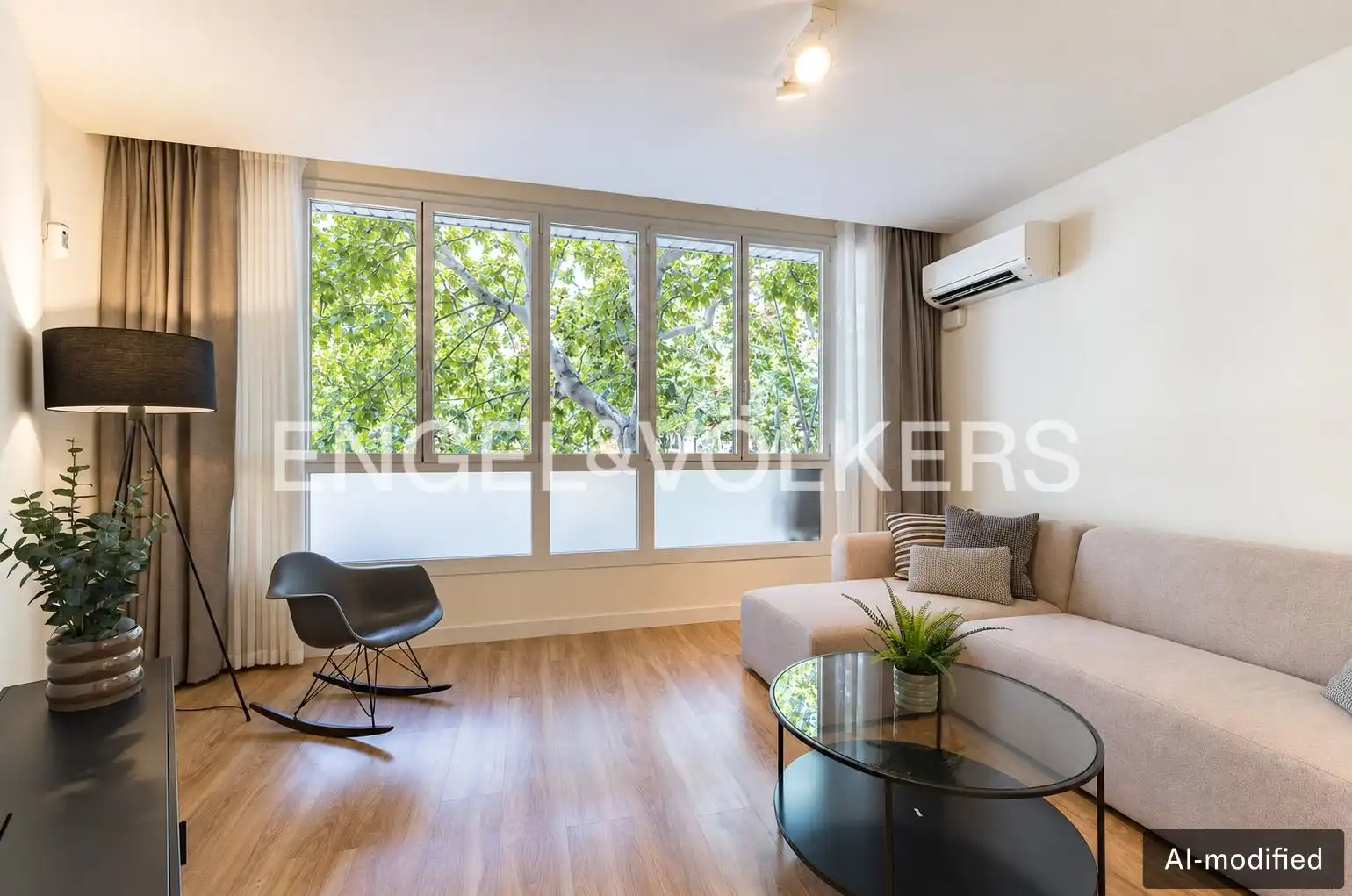 Vista exterior de Piso en venta en Eixample