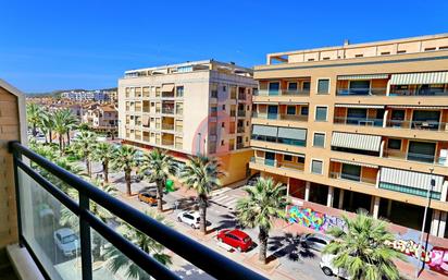 Vista exterior de Àtic en venda en Guardamar del Segura amb Calefacció, Terrassa i Balcó