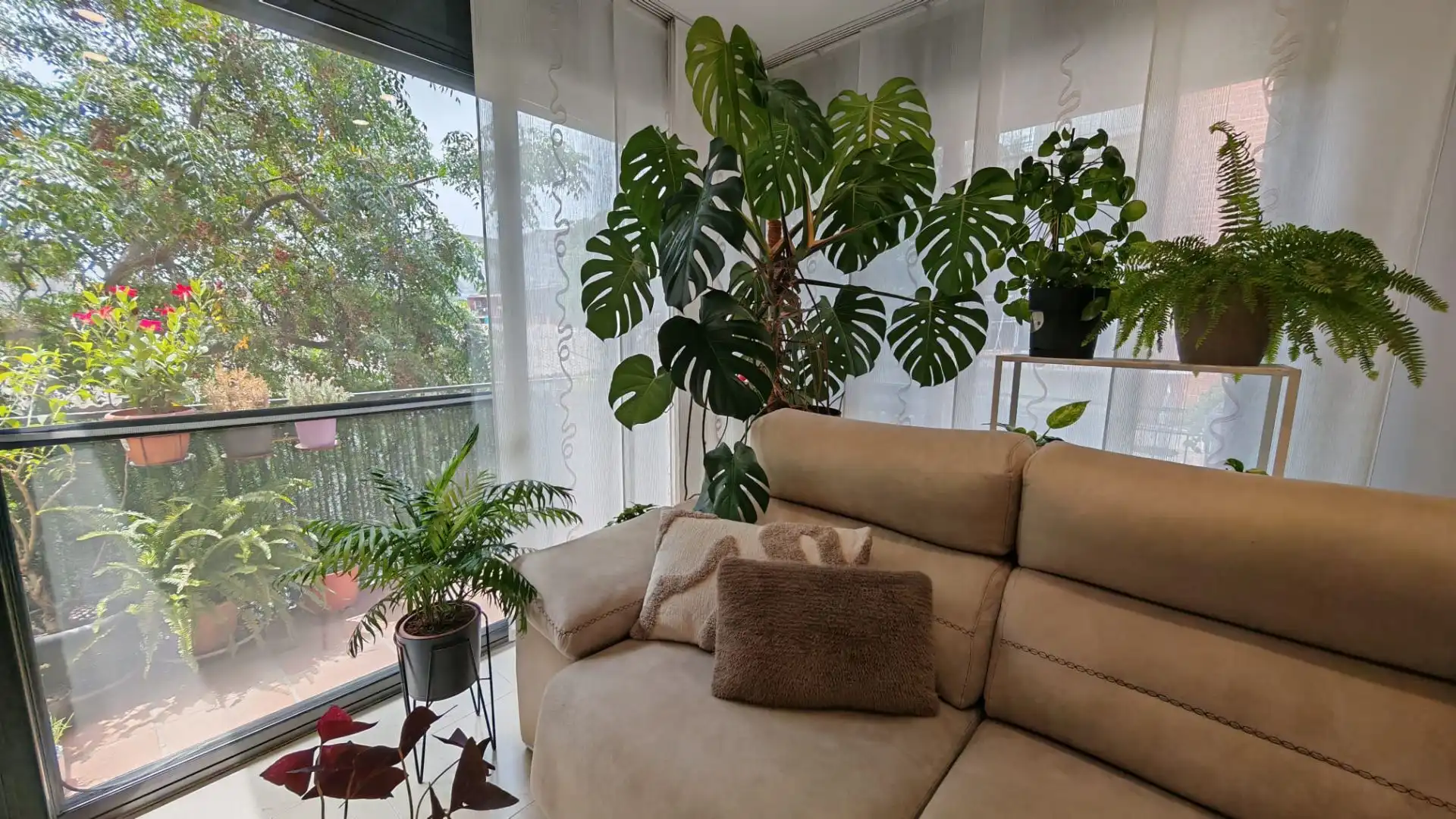 Sala de estar de Piso en venta en Canovelles con Aire acondicionado, Calefacción y Trastero