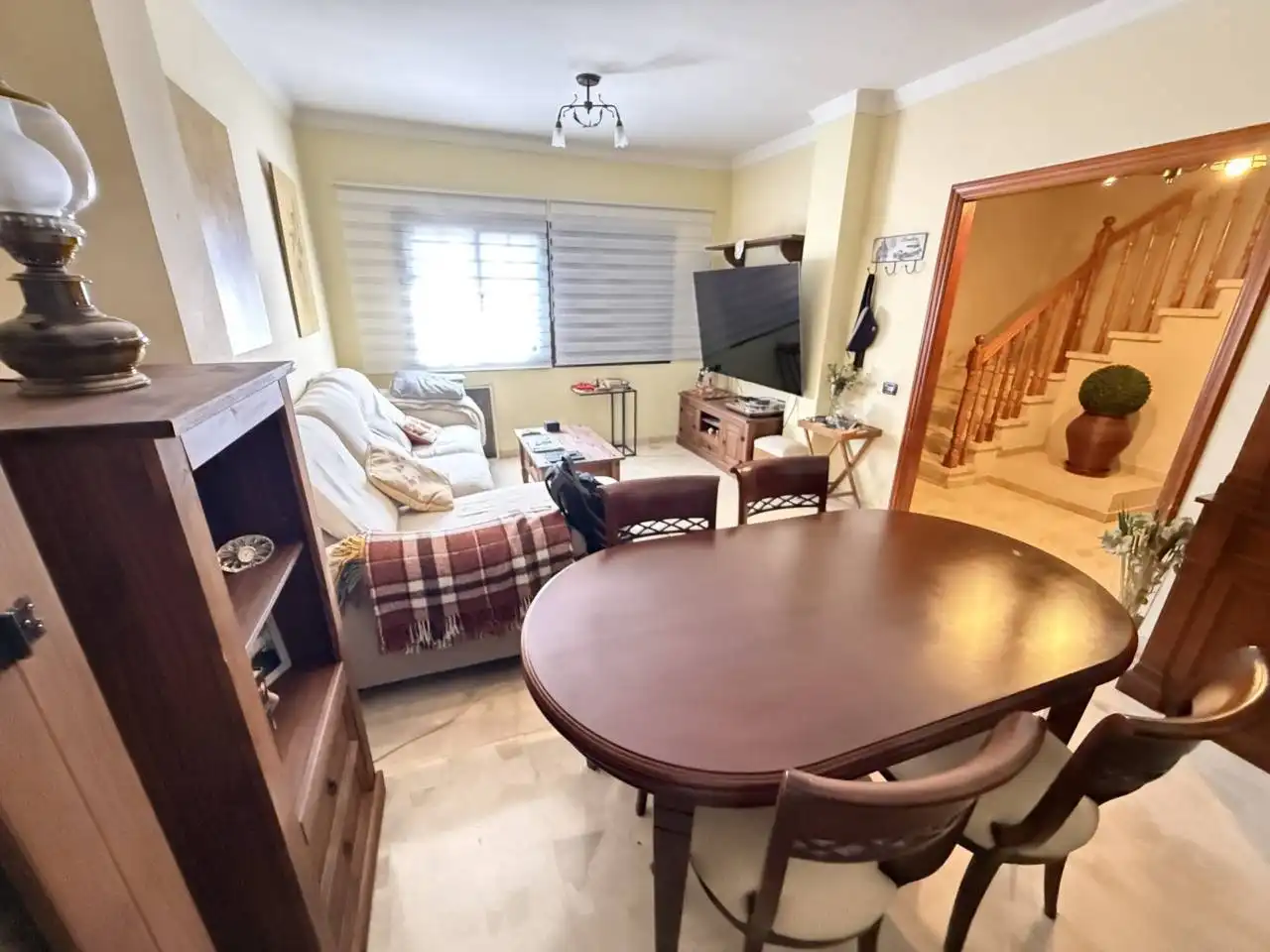 Sala d'estar de Casa adosada en venda en San Cristóbal de la Laguna amb Jardí privat, Parquet i Terrassa