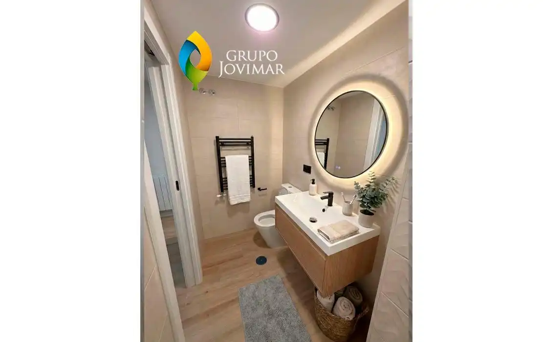 Bany de Pis per a compartir en Granada amb Aire condicionat, Jardí privat i Terrassa