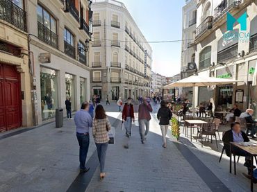 Locale commerciale in vendita a Centro