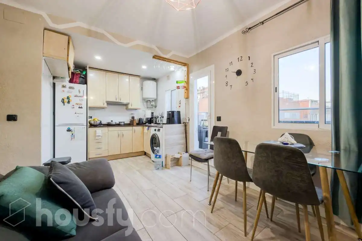 Küche von Dachboden zum Verkauf in  Barcelona Capital mit Terrasse