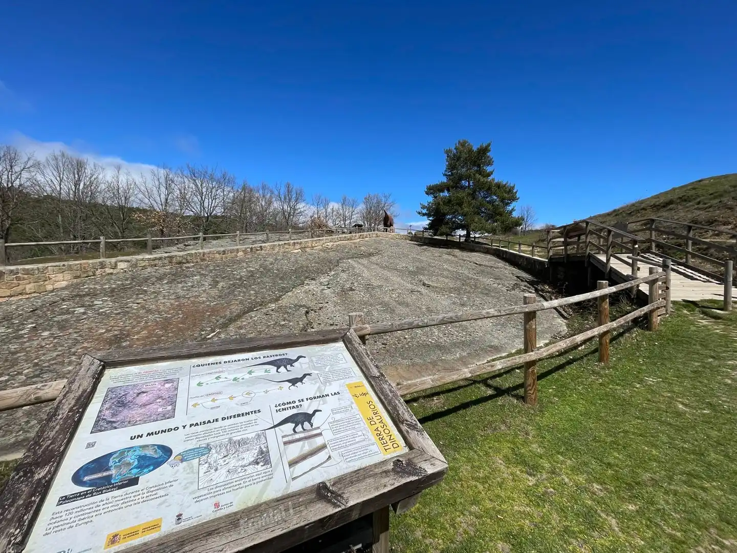 Vista exterior de Finca rústica en venda en Regumiel de la Sierra amb Jardí privat, Parquet i Traster