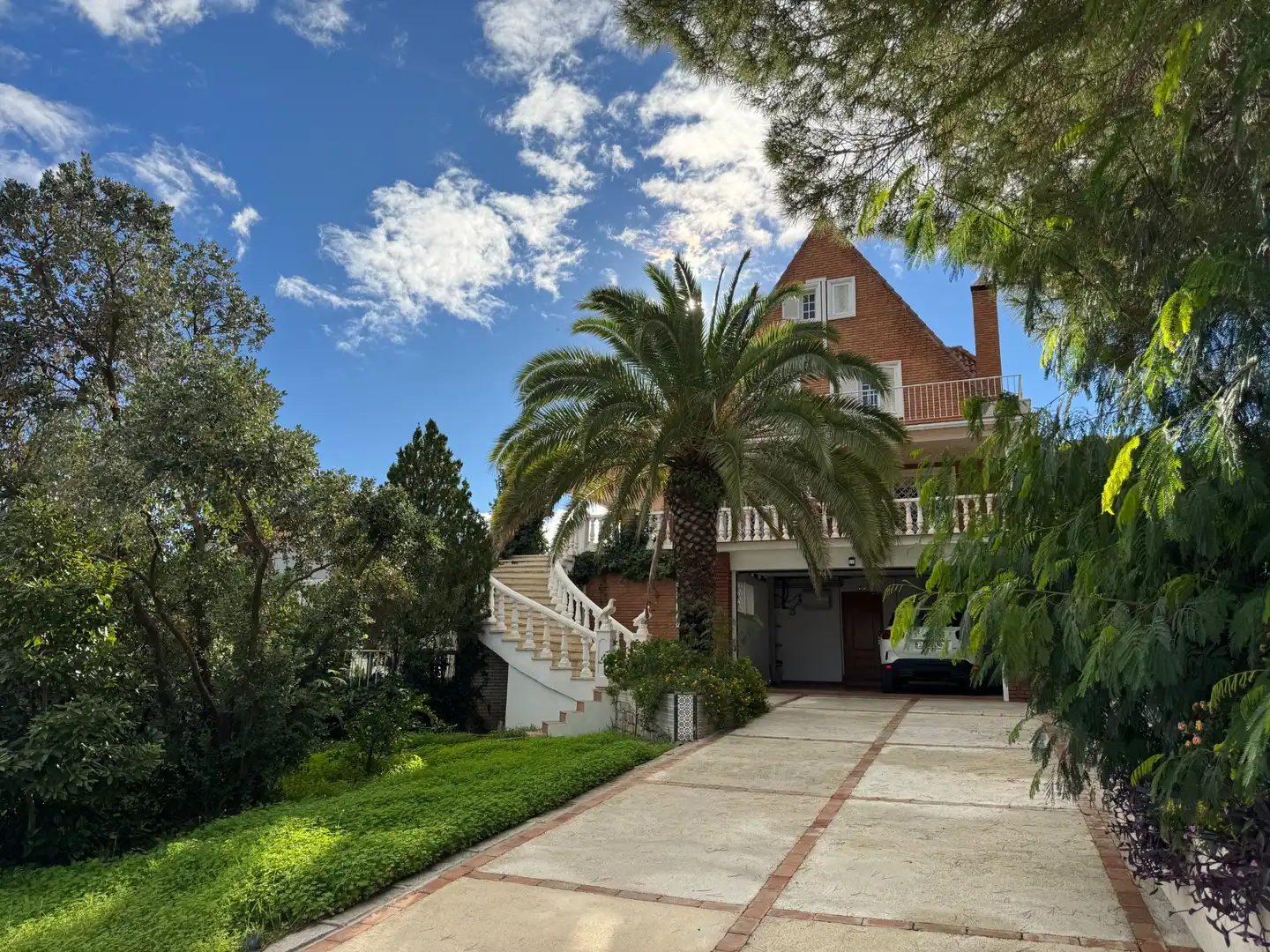 Vista exterior de Casa o xalet en venda en Alhaurín de la Torre amb Aire condicionat, Calefacció i Jardí privat