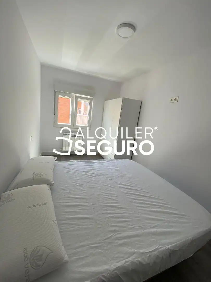 Bedroom of Flat for rent in Palencia  with Furnished