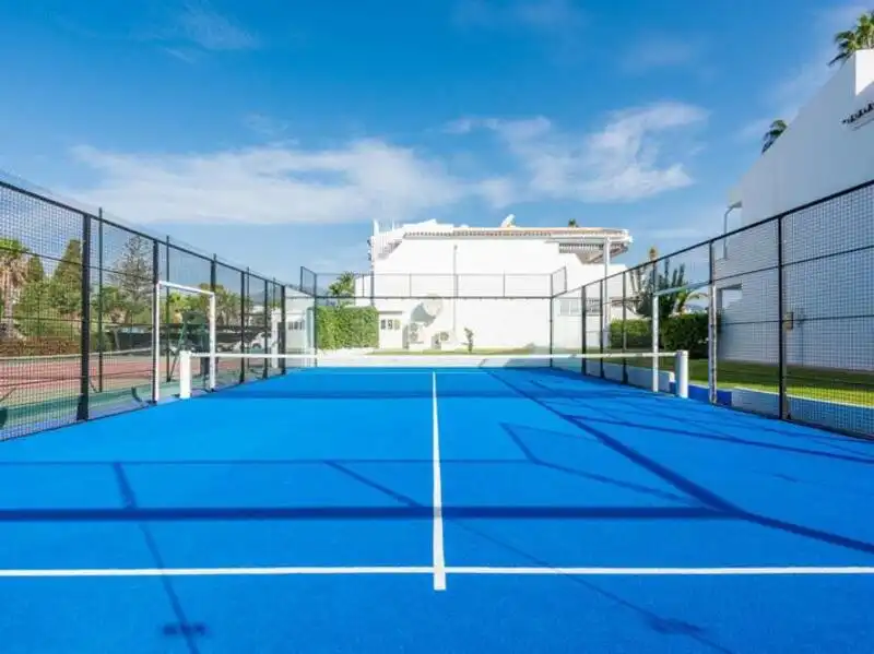 Vista exterior de Planta baja en venta en Marbella con Aire acondicionado, Terraza y Piscina