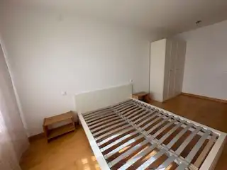 Habitación de Apartamento de alquiler en León Capital  con Calefacción, Parquet y Terraza
