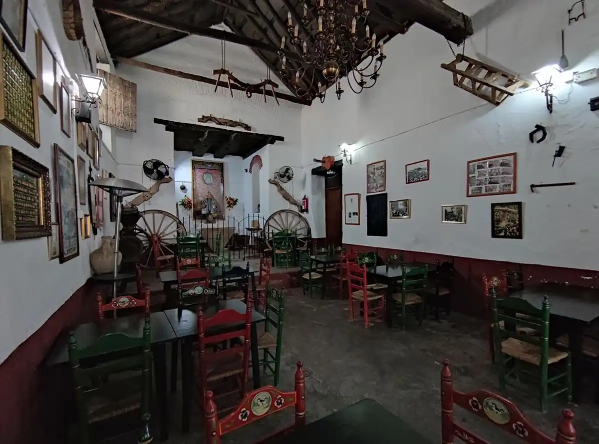 Commercial properties for rent in Palomares del Río  with Air Conditioner