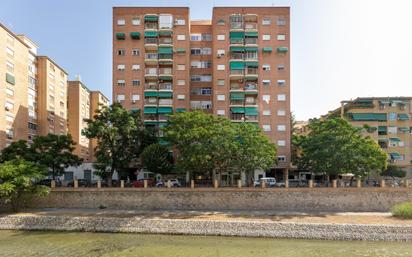 Vista exterior de Pis en venda en  Granada Capital amb Balcó