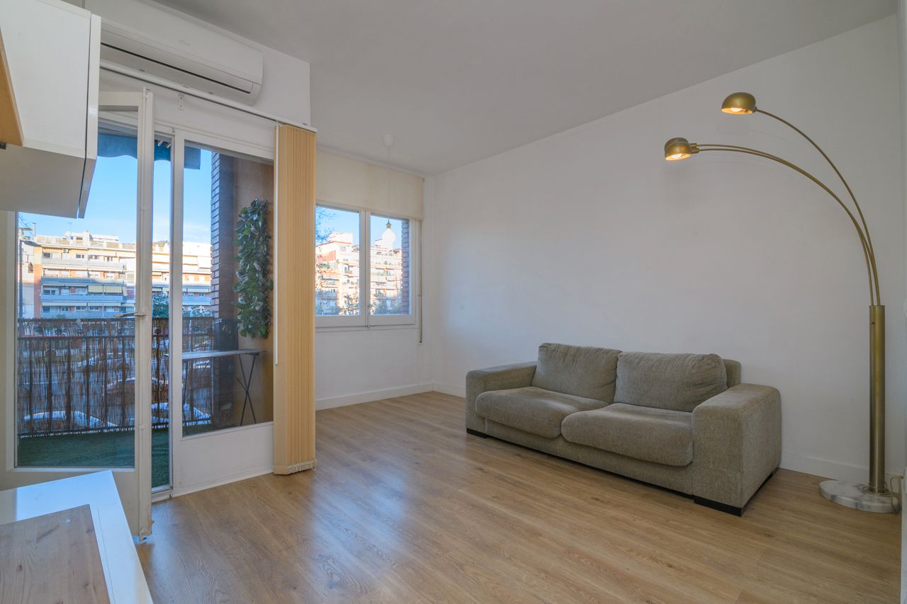 Sala d'estar de Pis en venda en  Barcelona Capital amb Aire condicionat, Calefacció i Parquet