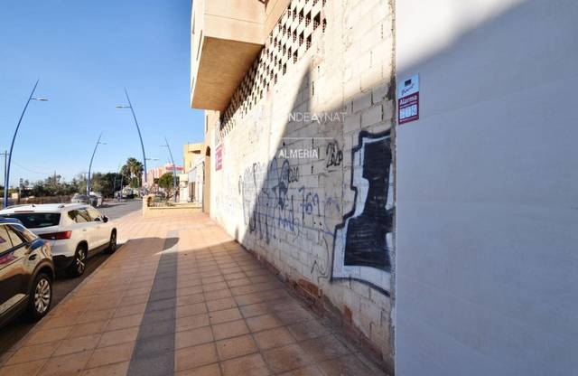 Local comercial en Alquiler en CARRETERA NIJAR - ALQUIÁN en El Alquián