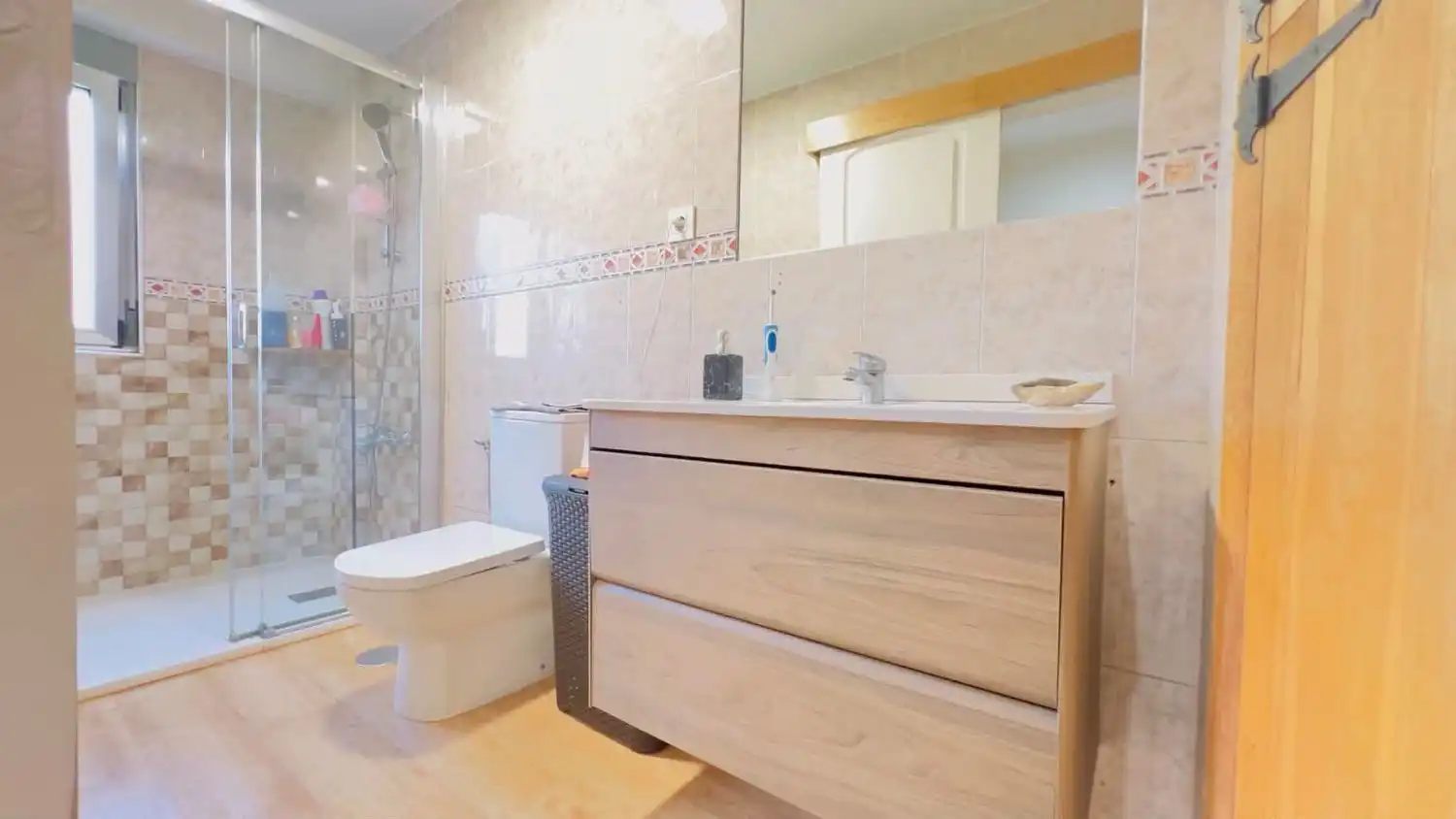Baño de Piso en venta en Gijón  con Piscina