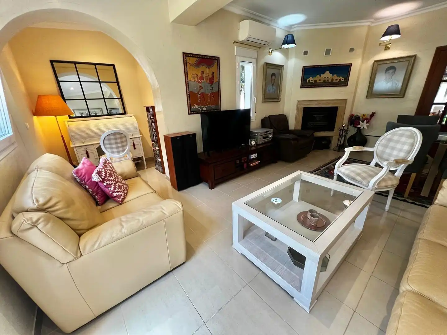 Sala d'estar de Casa o xalet en venda en Málaga amb Aire condicionat, Calefacció i Jardí privat