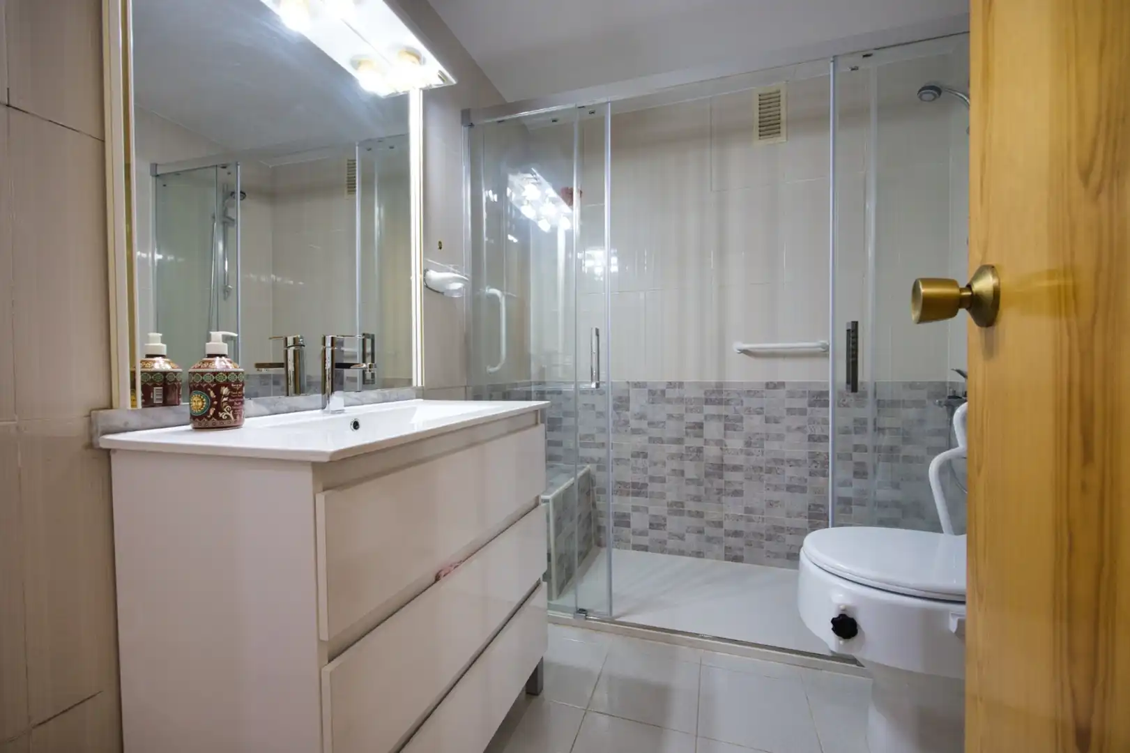 Baño de Piso en venta en El Campello con Aire acondicionado, Calefacción y Jardín privado