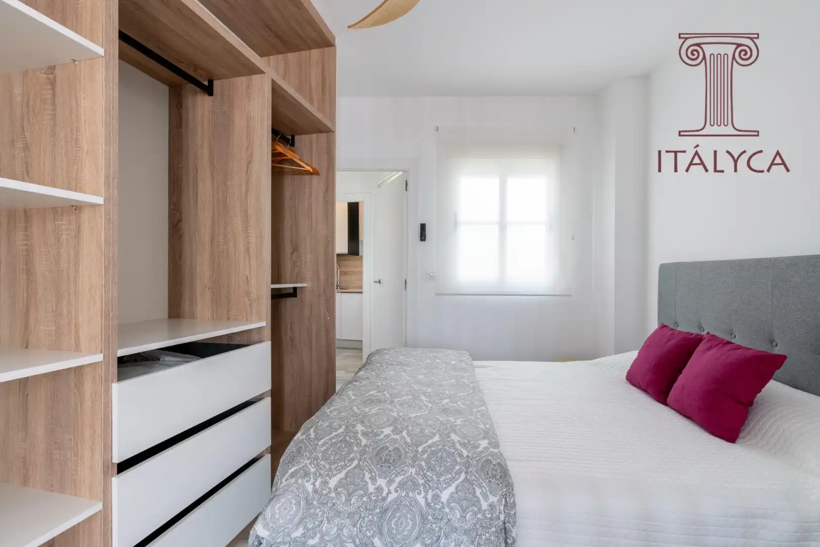 Habitación de Ático en venta en Sevilla con Aire acondicionado, Terraza y Amueblado