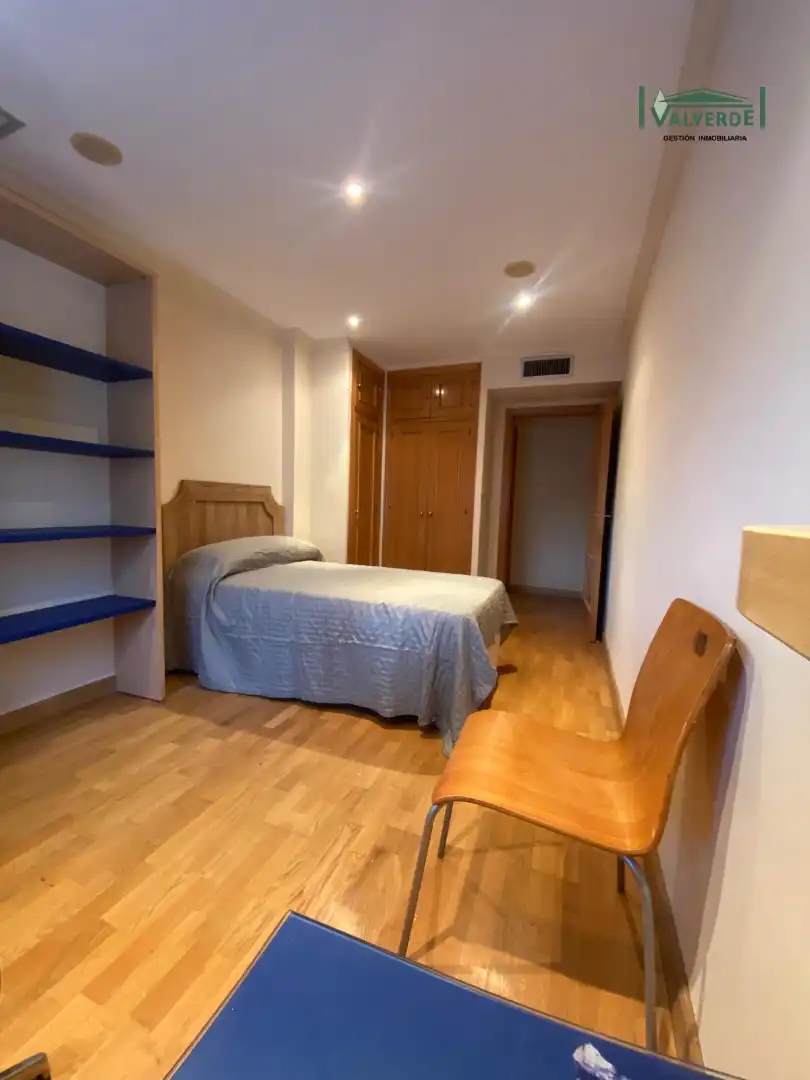 Schlafzimmer von Wohnung zur Miete in Granada mit Heizung, Möbliert und Ofen
