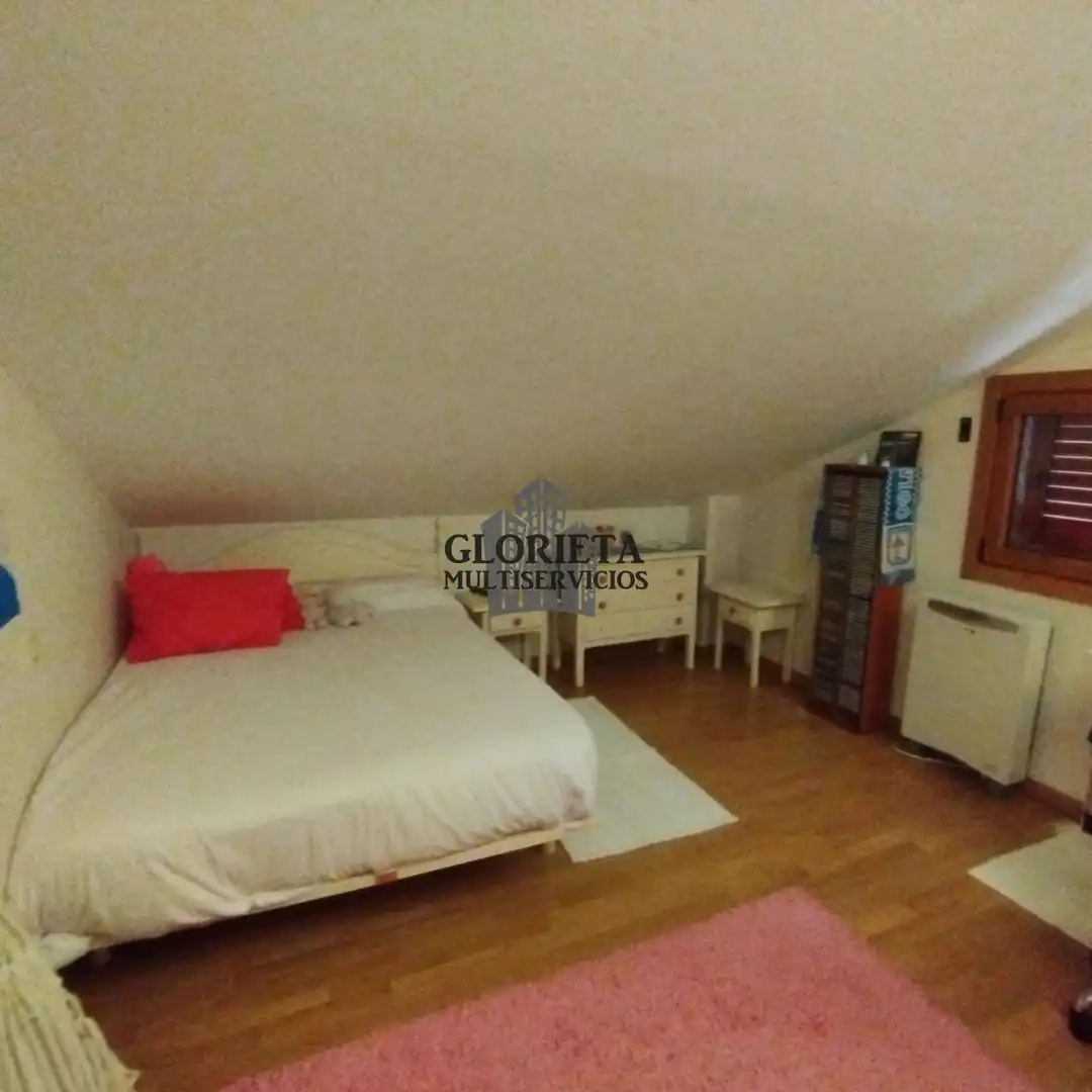 Dormitori de Casa o xalet en venda en Vigo  amb Calefacció, Terrassa i Traster