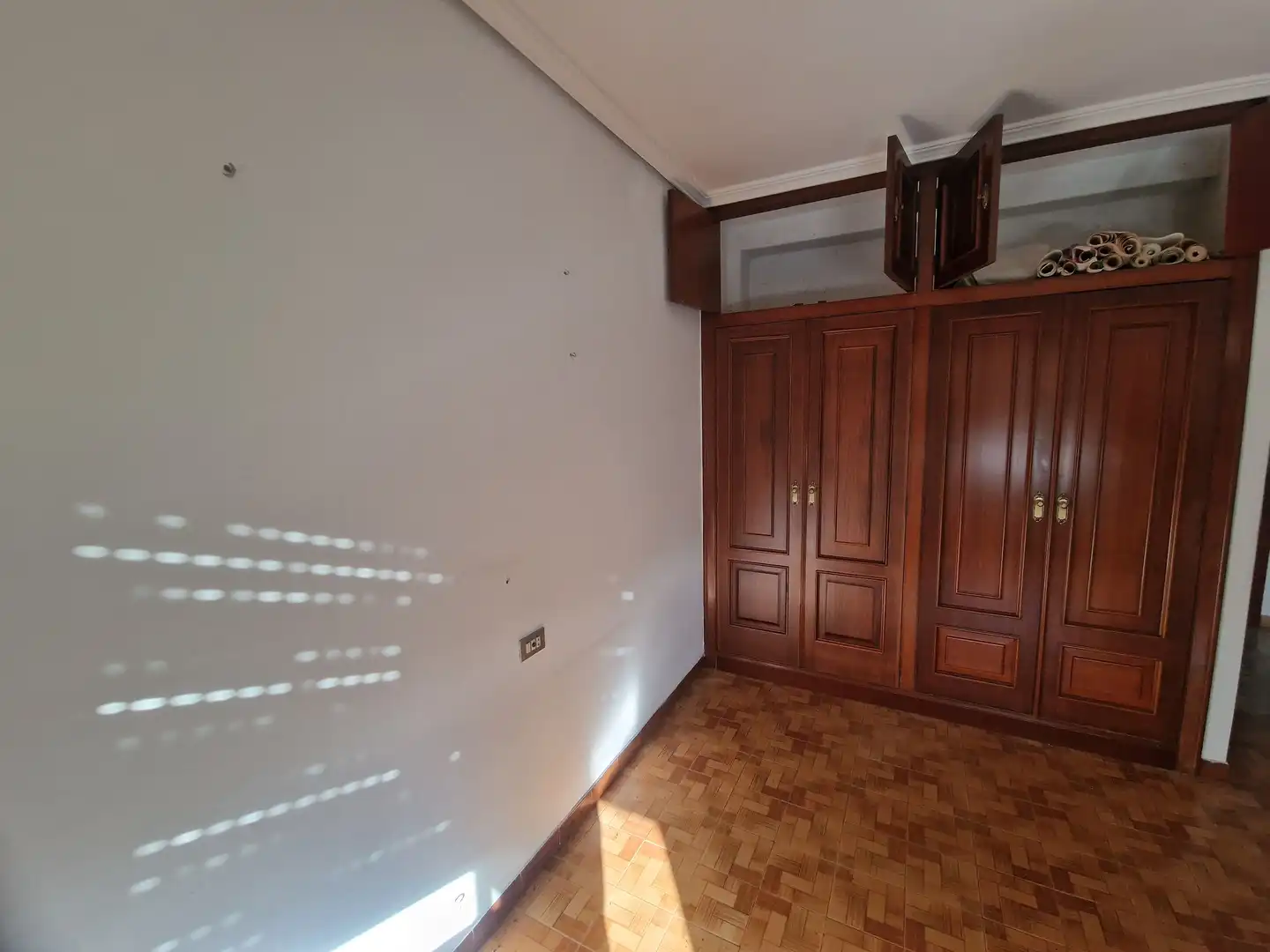 Schlafzimmer von Fabrikhallen zum Verkauf in Narón