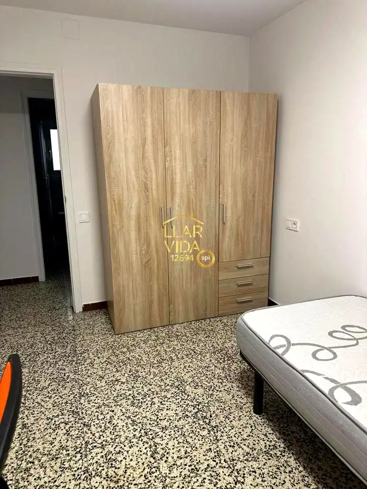 Habitación de Piso de alquiler en Lleida con Aire acondicionado, Calefacción y Amueblado
