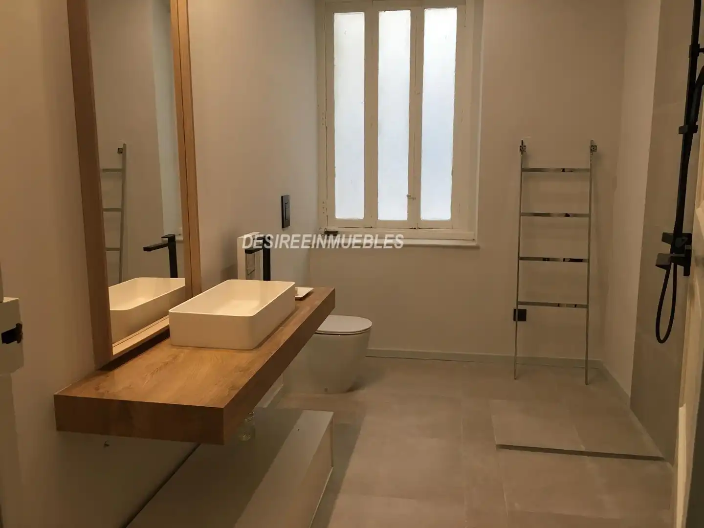 Baño de Oficina de alquiler en Valencia con Aire acondicionado, Calefacción y Terraza