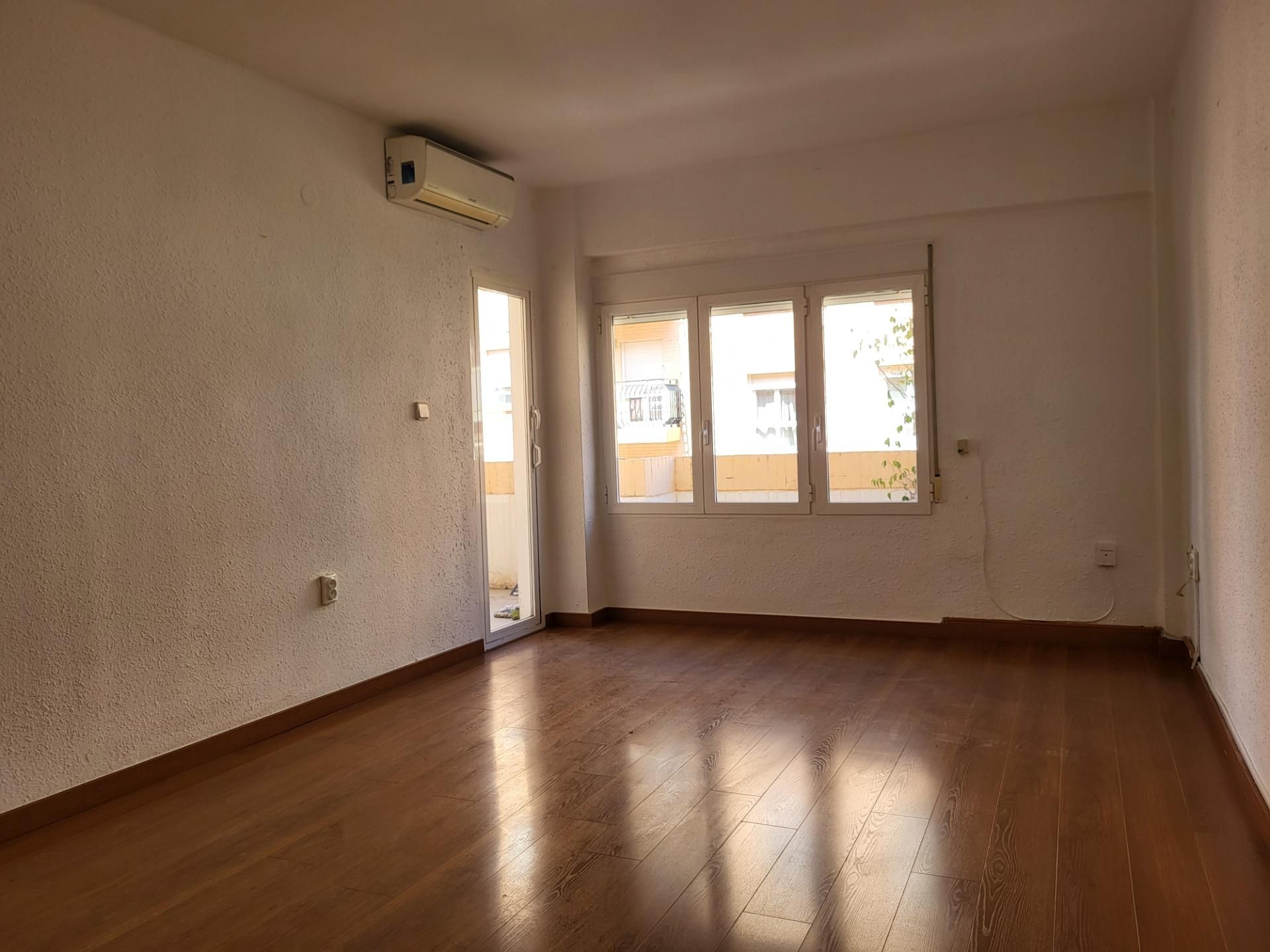 Bedroom of Flat for sale in  Valencia Capital  with Air Conditioner and Terrace