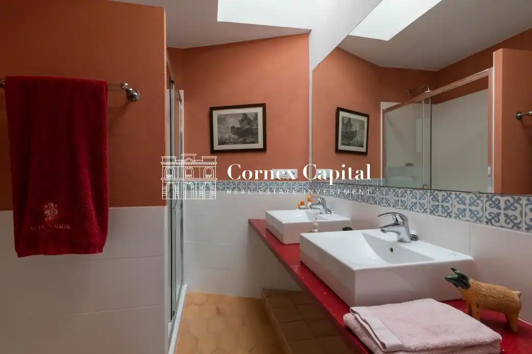 Baño de Finca rústica de alquiler en Rupià con Aire acondicionado, Calefacción y Jardín privado
