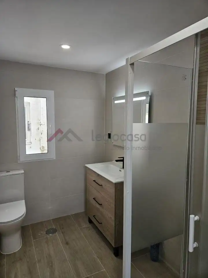 Baño de Piso en venta en León Capital  con Calefacción, Terraza y Trastero