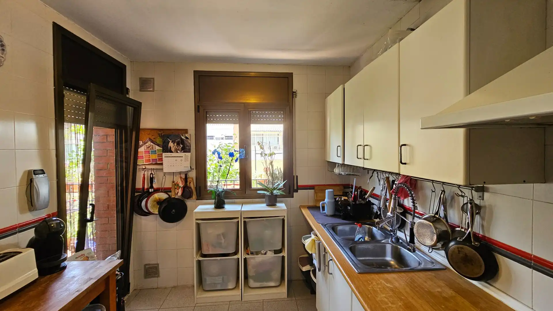Cuina de Casa adosada en venda en Sabadell amb Calefacció, Terrassa i Forn