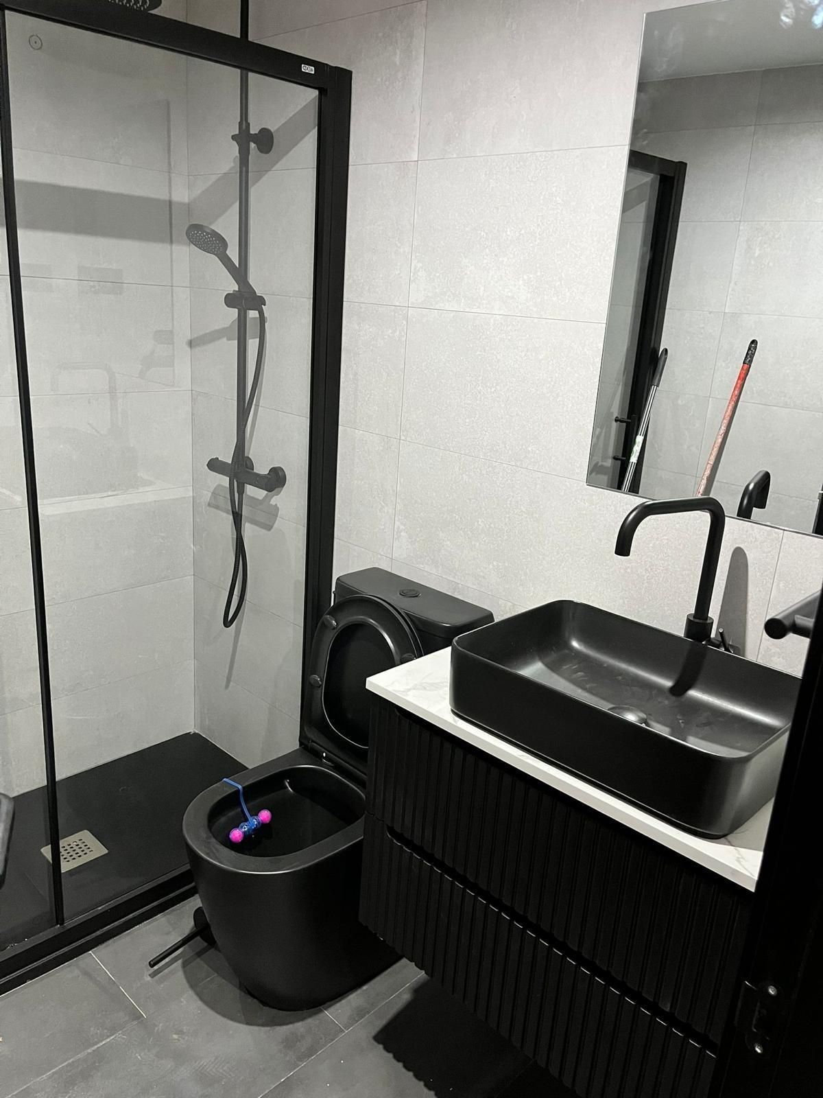 Bathroom of Study to rent in  Madrid Capital  with Air Conditioner, Storage room and Community pool