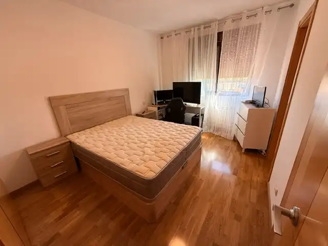 Habitación de Ático de alquiler en Yebes con Aire acondicionado, Calefacción y Amueblado