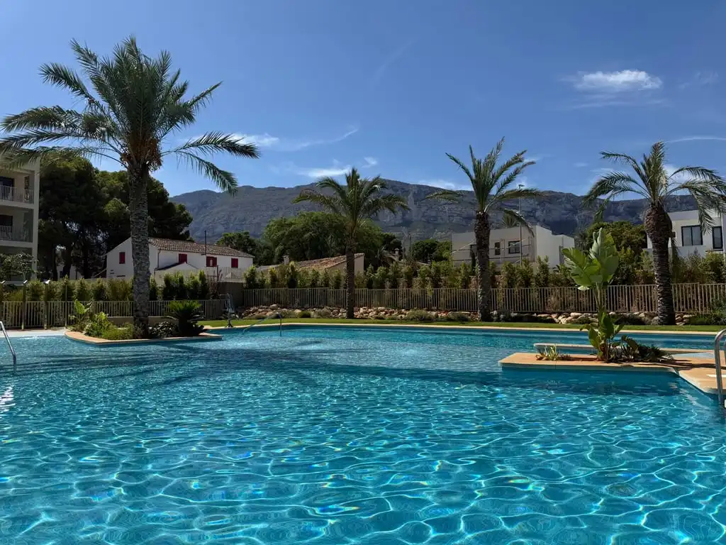 Apartamento con piscina en venta en Centro Urbano, imagen 2