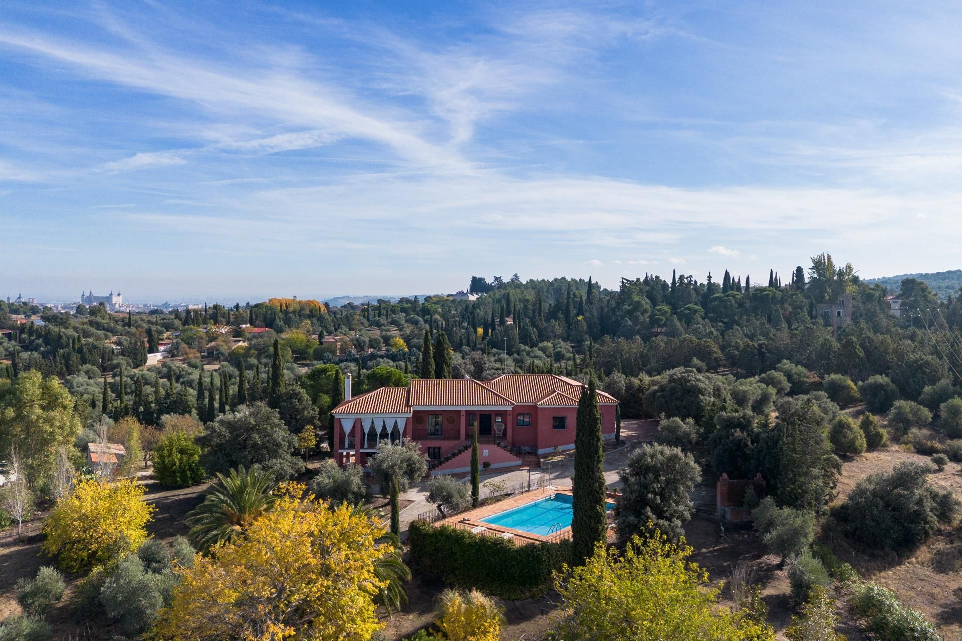 Vista exterior de Casa o xalet en venda en  Toledo Capital amb Aire condicionat, Calefacció i Jardí privat