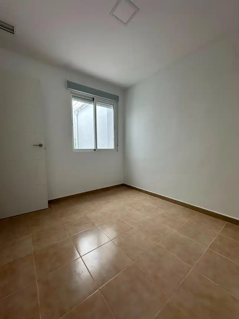 Habitación de Casa adosada en venta en Torrevieja con Jardín privado, Terraza y Horno