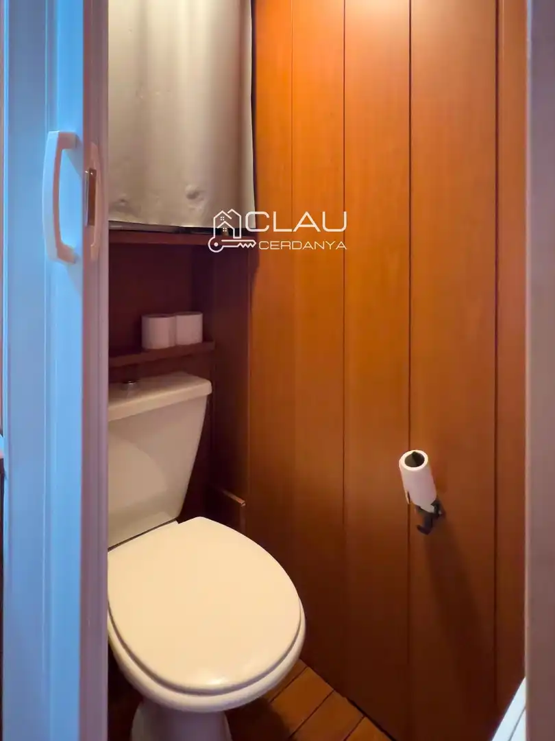Badezimmer von Wohnung zur Miete in Font-Romeu-Odeillo-Via mit Heizung, Parkett und Terrasse