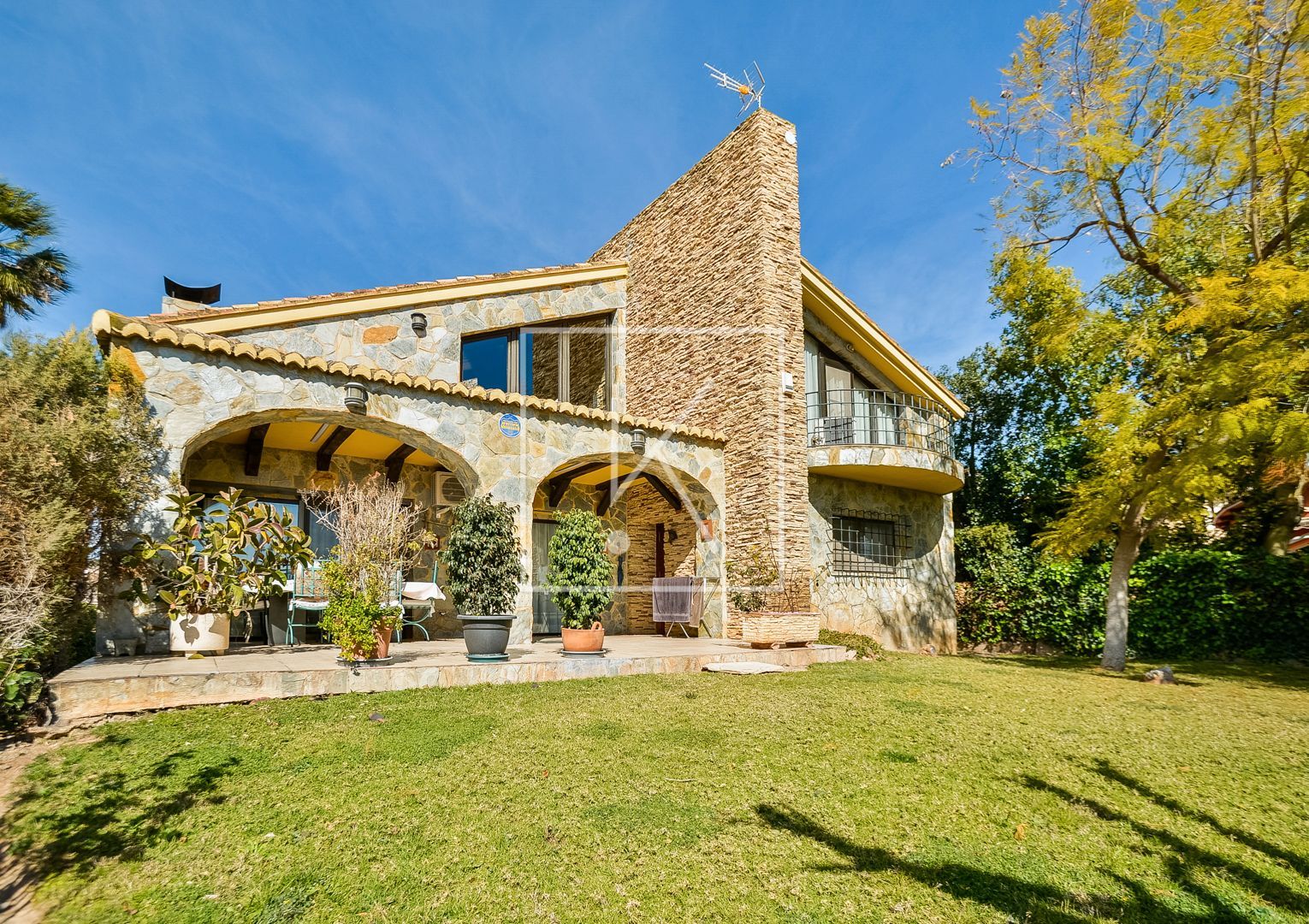 Vista exterior de Casa o xalet en venda en Puçol amb Aire condicionat, Jardí privat i Terrassa