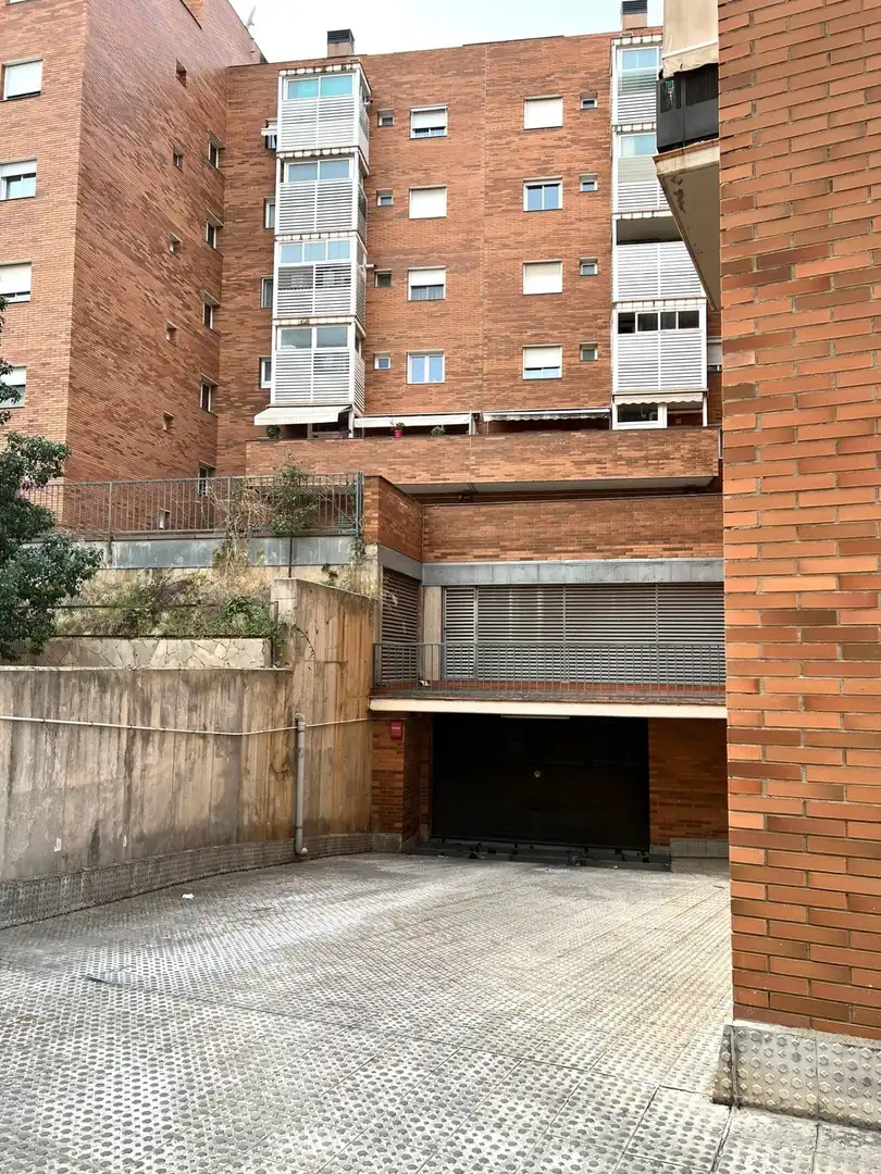 Außenansicht von Garage zum Verkauf in Sabadell