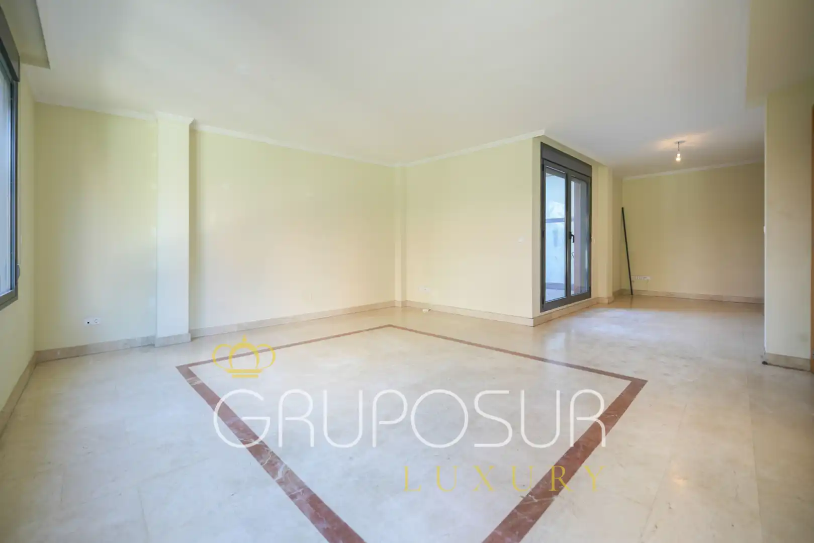 Sala d'estar de Casa adosada en venda en Valladolid amb Calefacció, Jardí privat i Parquet