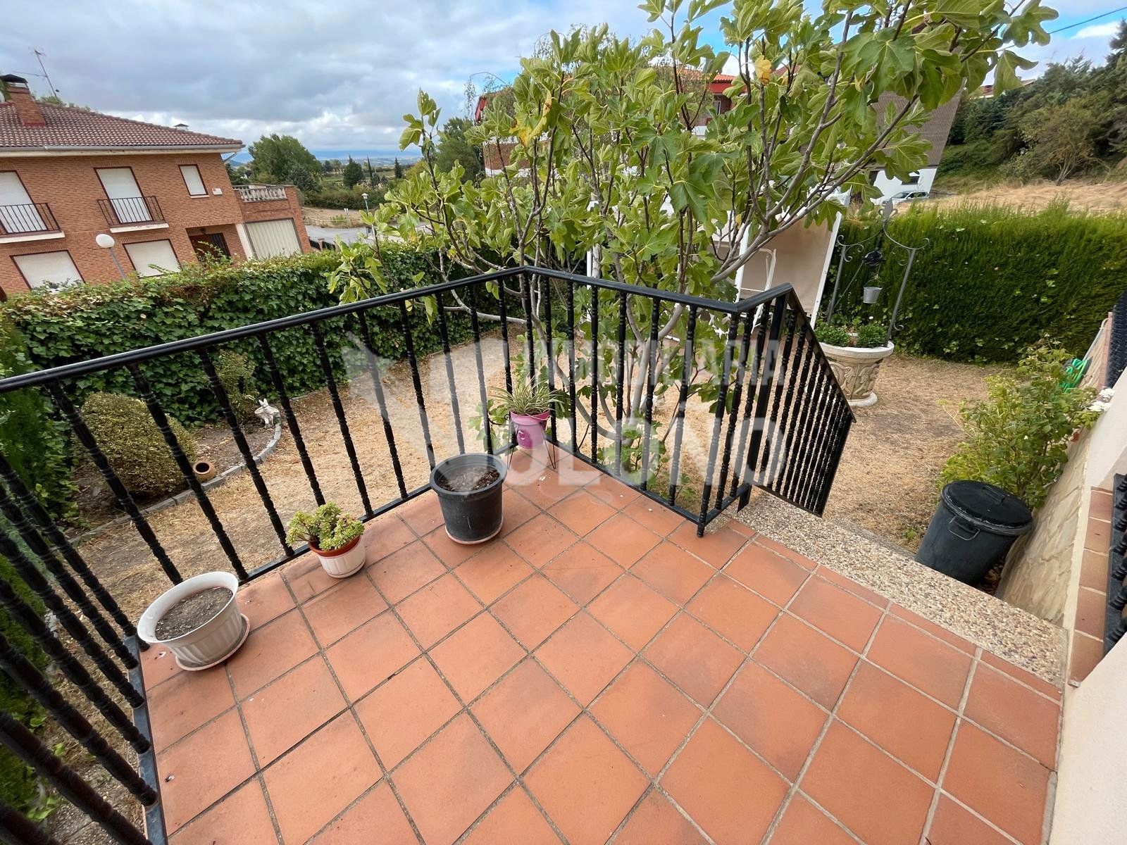 Terrassa de Casa adosada en venda en Labastida / Bastida amb Calefacció, Jardí privat i Parquet