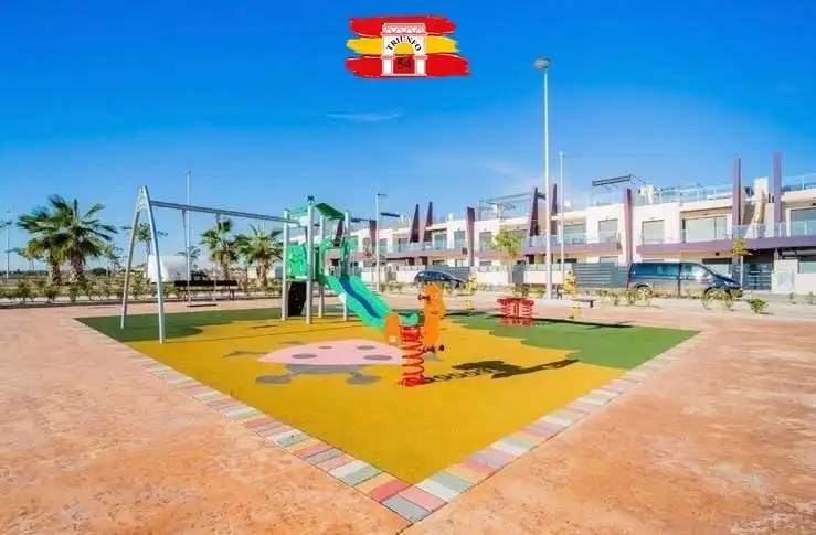 Vista exterior de Casa o xalet en venda en Pilar de la Horadada amb Aire condicionat, Moblat i Piscina comunitària
