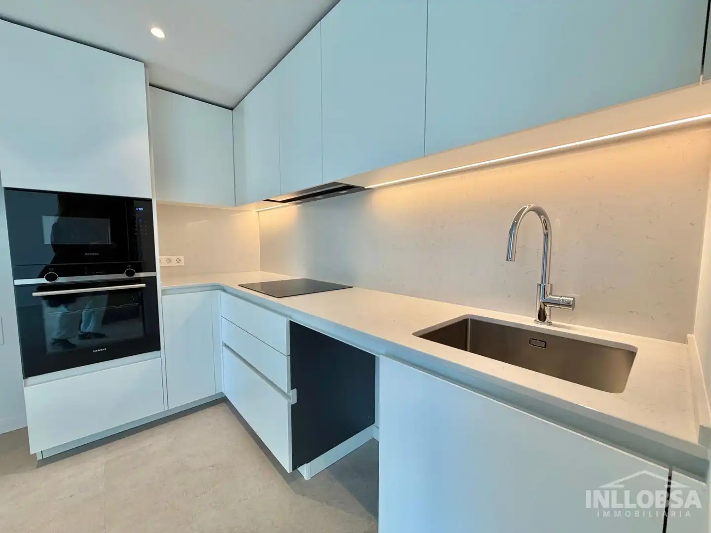 Cocina de Piso de alquiler en Manresa con Aire acondicionado, Calefacción y Jardín privado