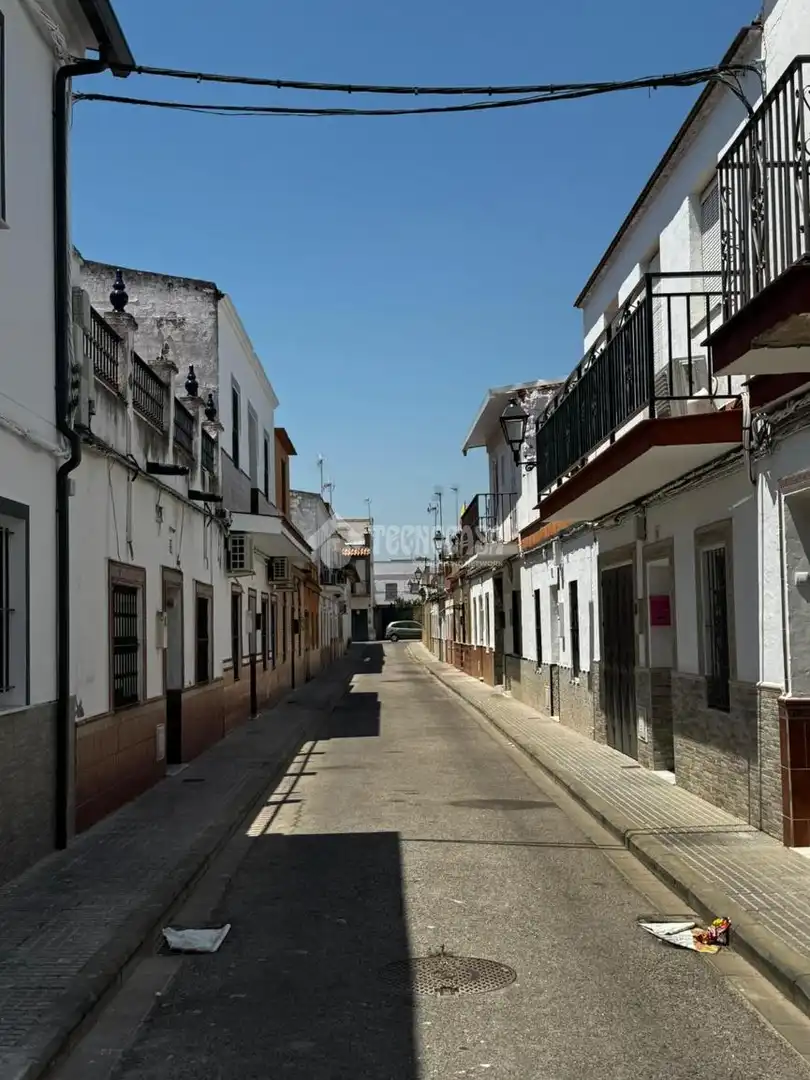 Außenansicht von Wohnung zur Miete in La Rinconada mit Terrasse und Balkon