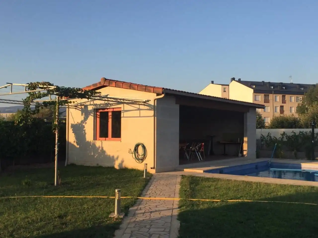 Außenansicht von Haus oder Chalet zum Verkauf in Verín mit Heizung, Privatgarten und Schwimmbad