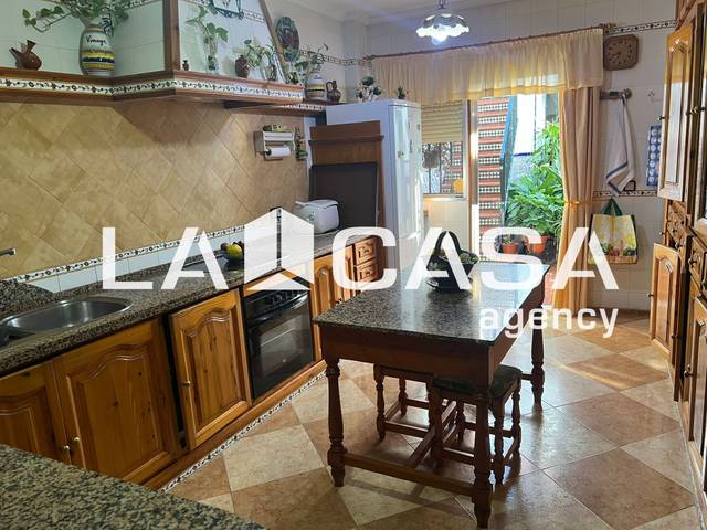 Casa-chalet en Venta en Centro - Doña Mercedes