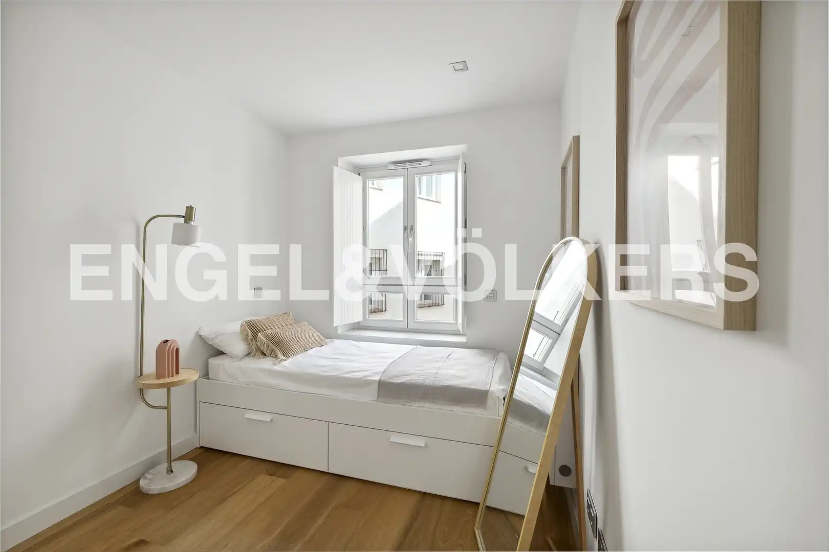 Schlafzimmer von Wohnungen zur Miete in Madrid mit Klimaanlage, Heizung und Möbliert