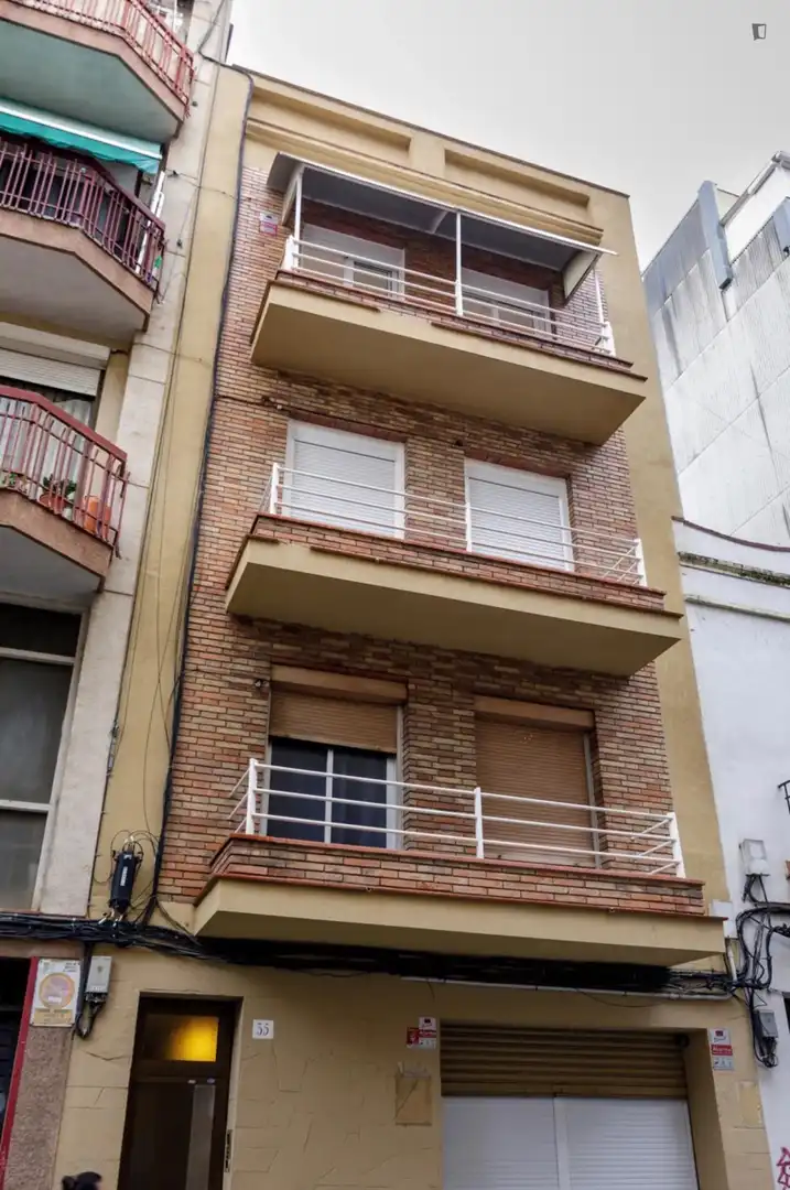 Vista exterior de Apartamento para compartir en L'Hospitalet de Llobregat con Amueblado, Horno y Lavadora