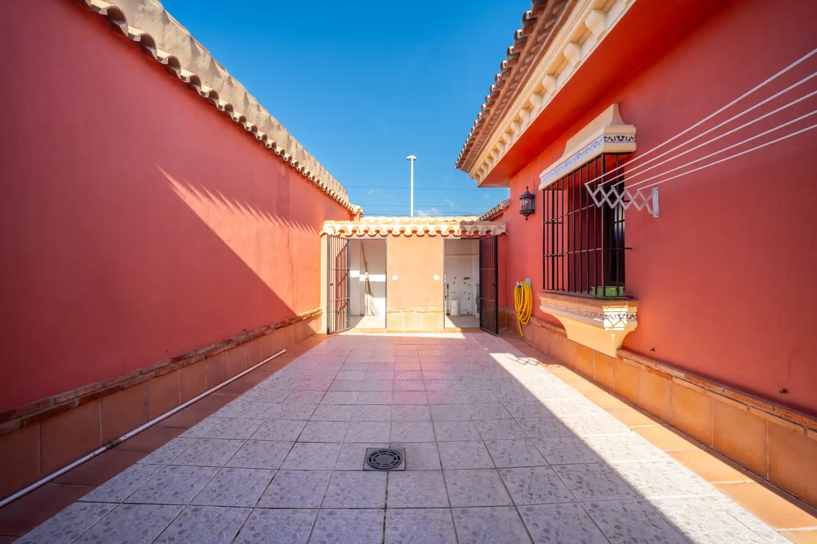 Vista exterior de Casa o chalet en venta en Mijas con Aire acondicionado, Calefacción y Jardín privado