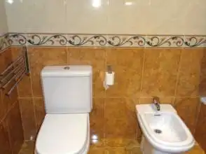 Baño de Dúplex de alquiler en Gijón  con Calefacción, Parquet y Amueblado