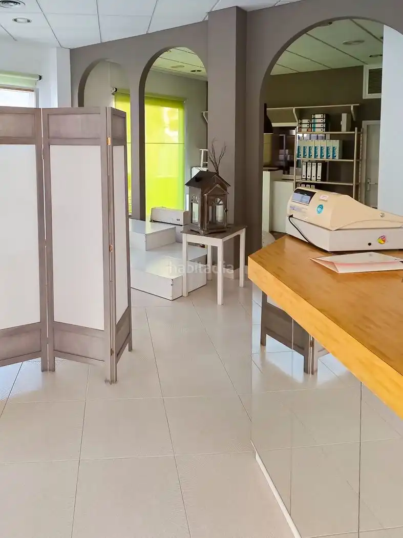Business premises for sale in Avinguda de les Comarques Catalanes 54