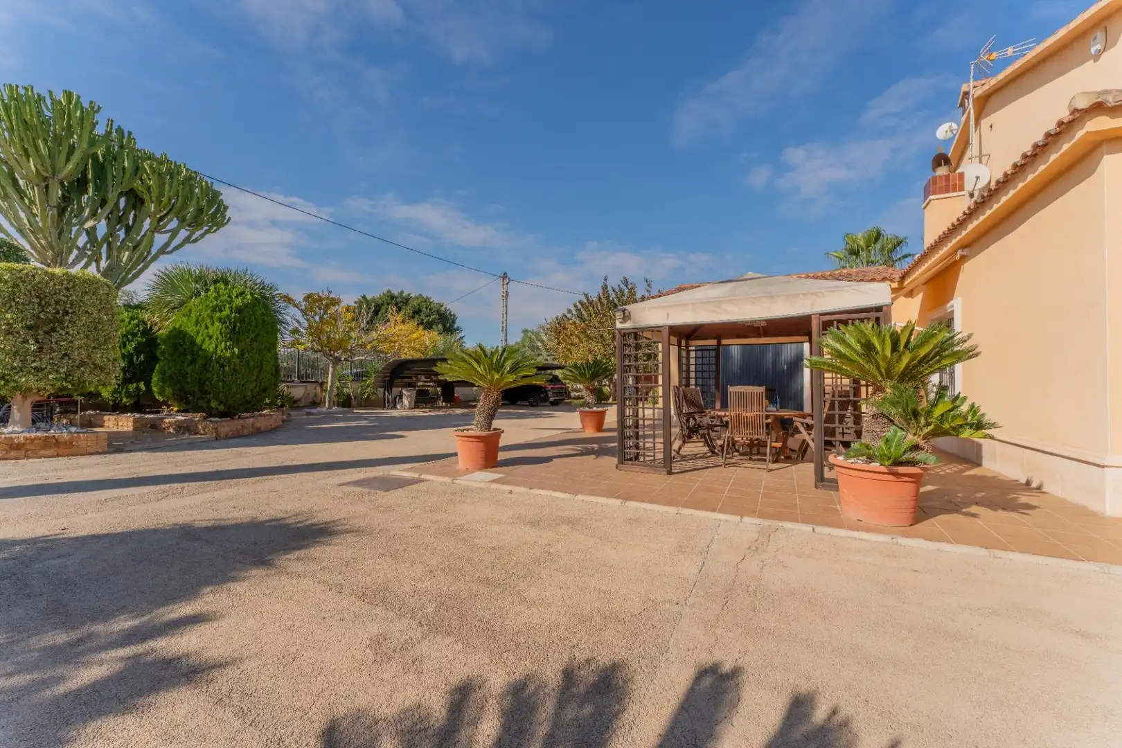 Vista exterior de Casa o chalet en venta en Elche / Elx con Trastero, Piscina y Balcón